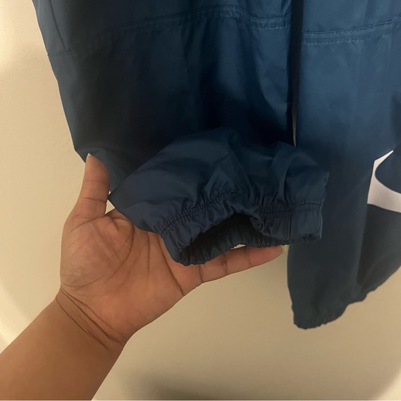 NWT Nike Navy Joggers with detachable belt Size Medium - Picture 8 of 10